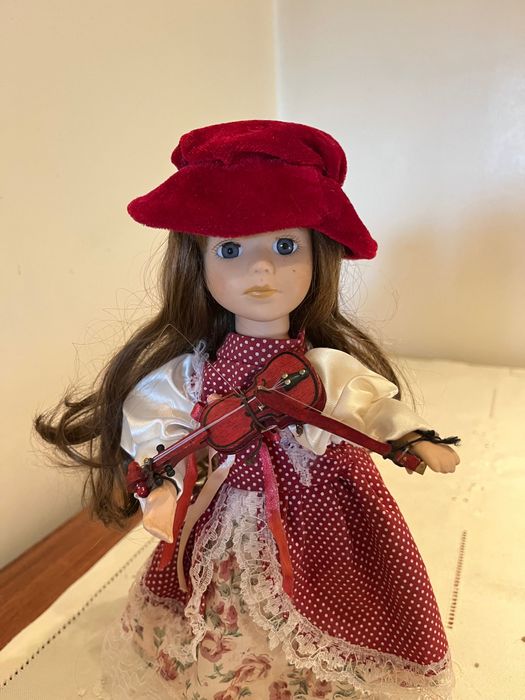 Boneca de música em porcelana