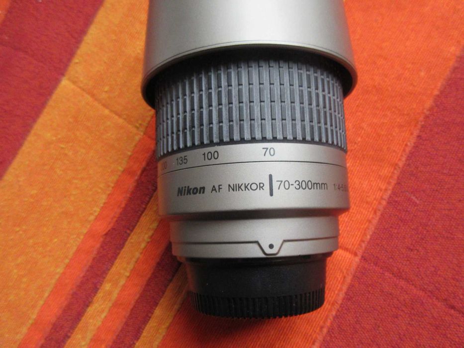 Máquina Fotográfica Nikon F75 SLR Analógica com duas Objectivas