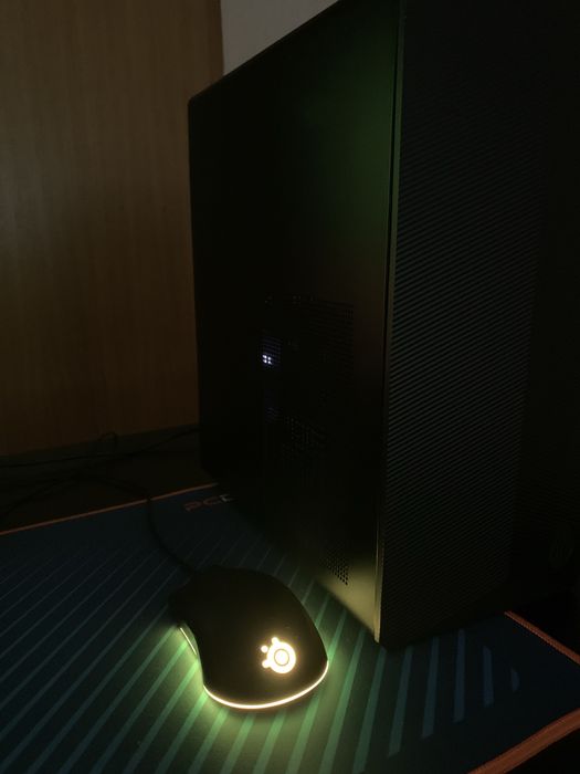 Pc gaming hp com monitor da AOC teclado da Omen e Rato Gaming