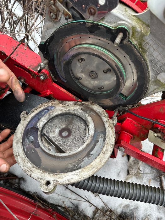 Сівалка пневматична VEGA-8 «Червона Зірка», 8 рядків, точного висіву