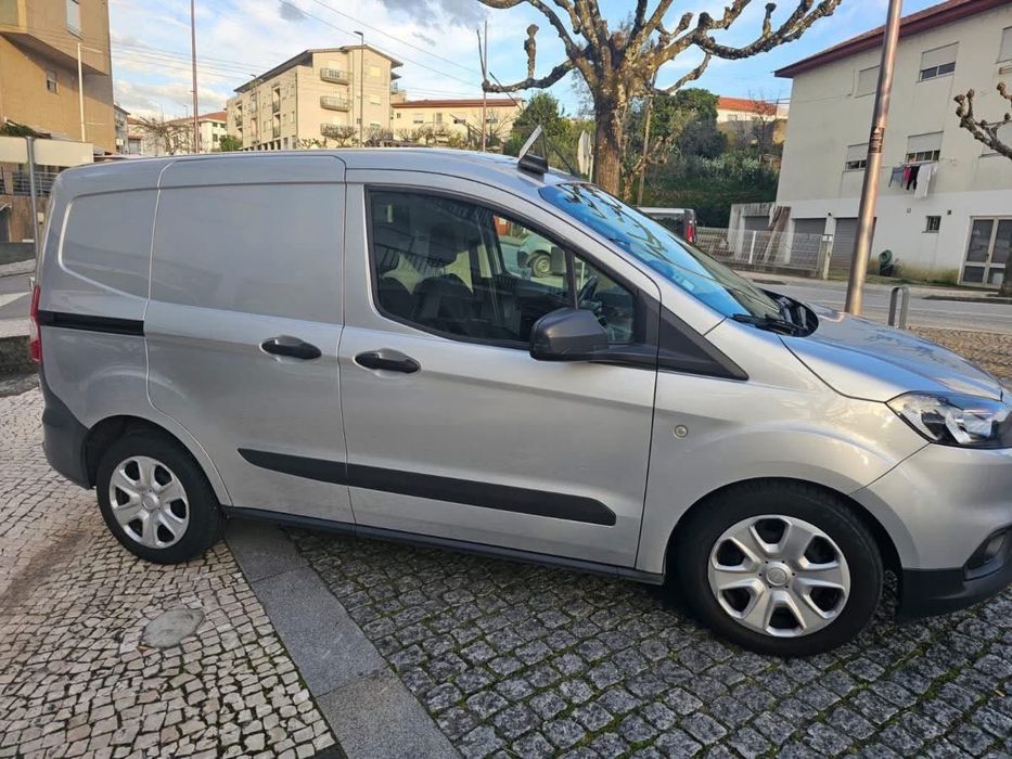 Ford Transit courier