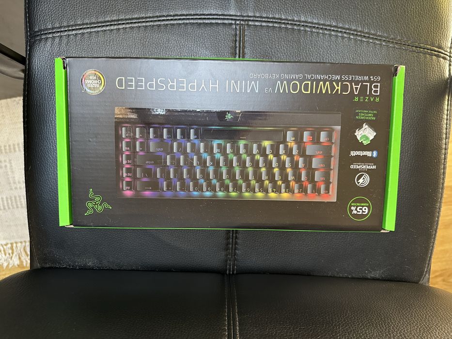 Razer BlackWidow Mini Hyperspeed Keyboard + Razer Wrist Rest64550368616194121