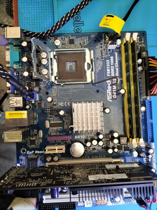 Motherboard AsRock G41M-GS + CPU INTEL Q9300 (quadcore) + 4gb de ram64740378150913122