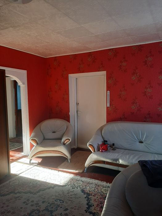 Для беженцев.Комната в большом доме,все удобства в доме есть.