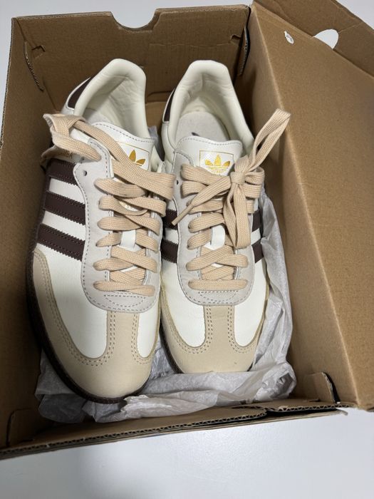 Tenis adidas samba castanho.