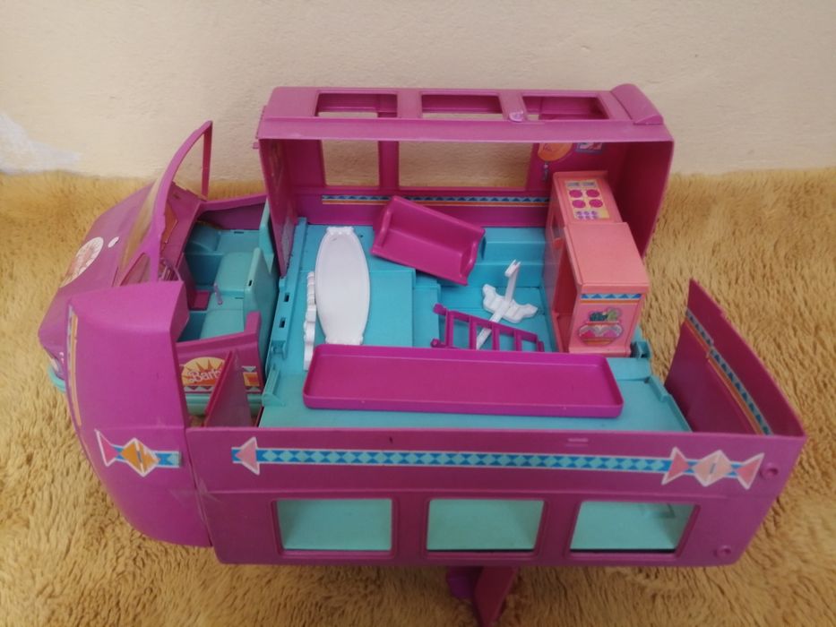 Barbie Kamper do drobnych napraw.