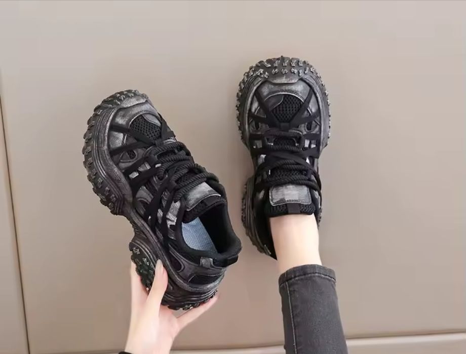 Трендові кросівкі 24,5см брендові кросівки на масивній підошві