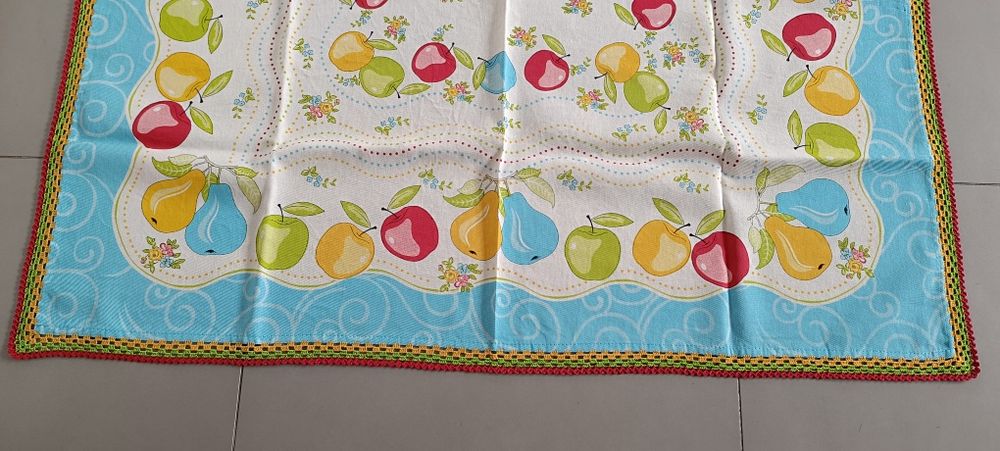 Toalha decorativa de frutas bordada a crochê