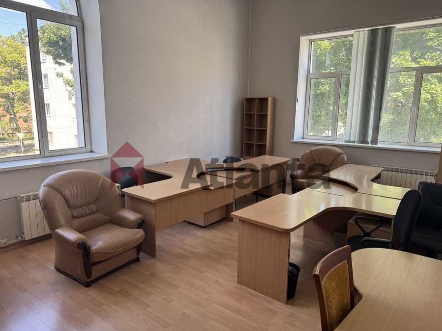Продаж окремої  будівлі з територією в центрі Чорноморська. код 493911