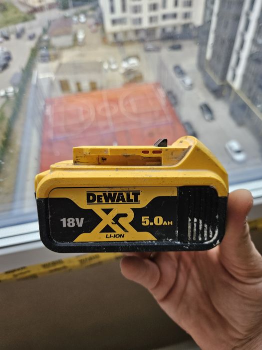Акамулятор Dewalt 5A