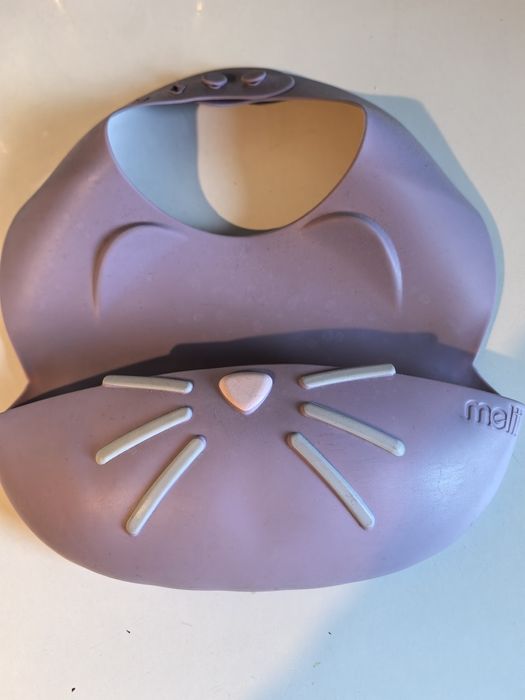 ** Śliniak silikonowy kotek **