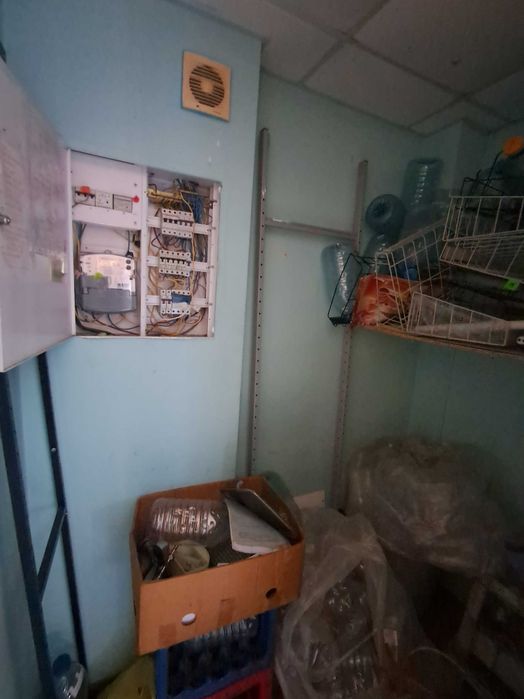 Приміщення під магазин-кафе, салон у Південному мкр-ні 53,7 кв.м.