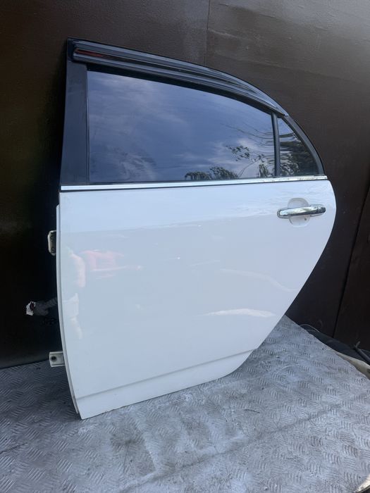 Дверь  бид ф3 byd f3 год 10 кузов хеч