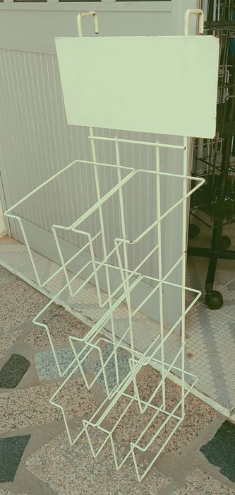 Expositor livros de bolso de porta e expositores de parede.