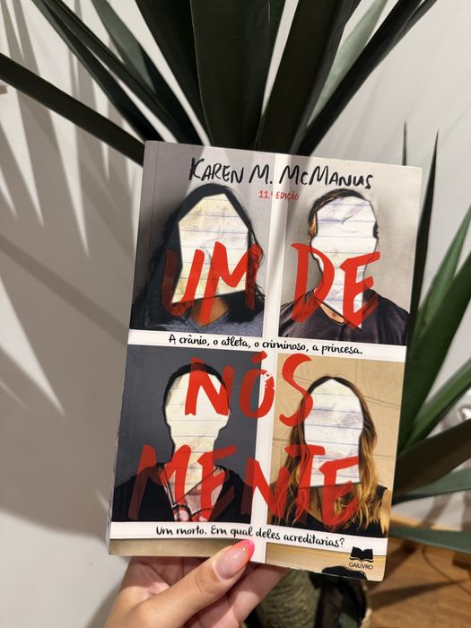 Livro "Um de nós mente"