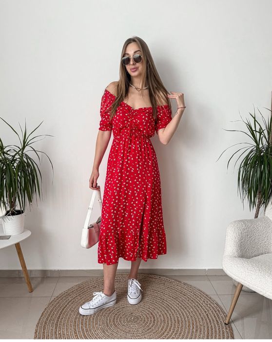 Сукня жіноча з розрізом