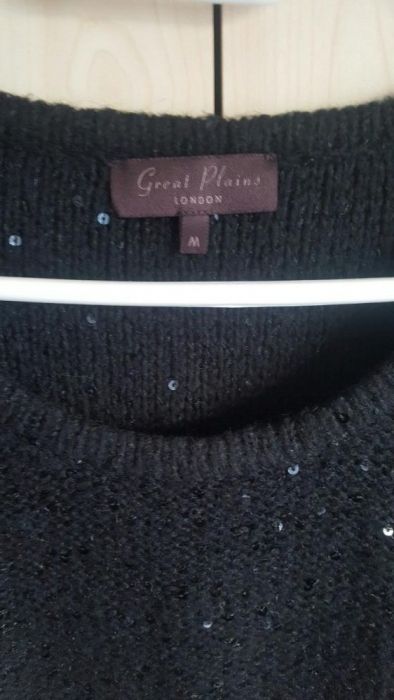 Sweter zdobiony cekinami