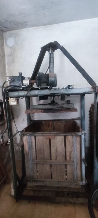 Prensa hidráulica para cartão e plástico