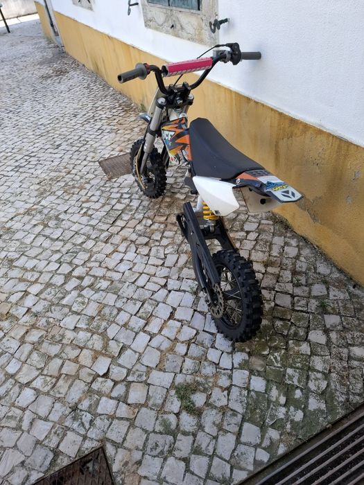 YCF 88 Start com caixa de velocidades avariada