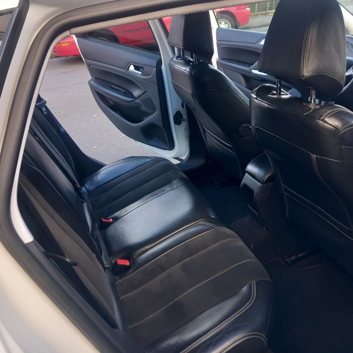 Pegeut 308 SW 2015 super económica