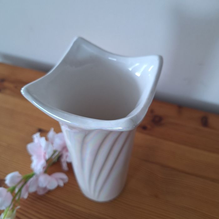 Wazon ze szkliwionej ceramiki