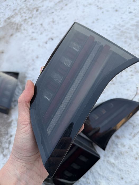 Tesla  model 3 задні ліхтарі, дорестайлінг