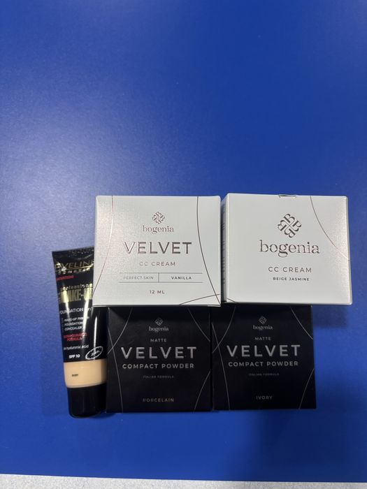 Масовий розпродаж косметики AVON