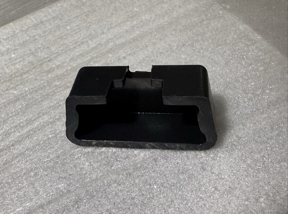 Силиконовая заглушка на OBD разъём автомобиля