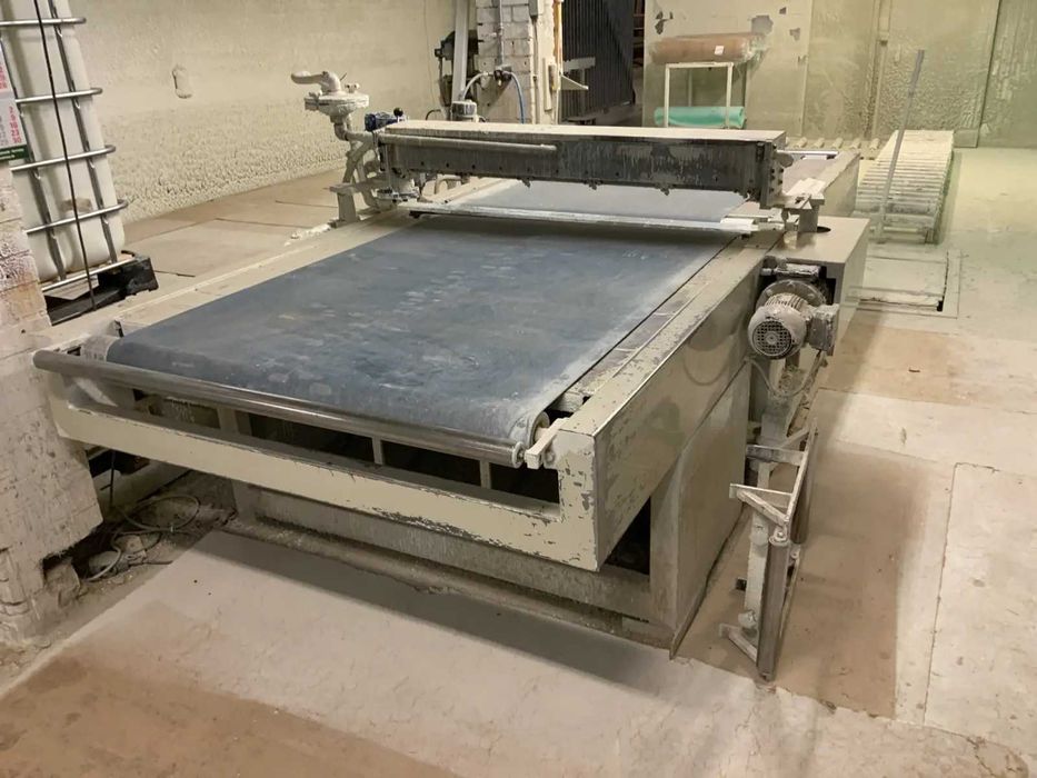 Покриття лаком, фарбування МДФ, ДСП, фанери, Гіпсокартона.