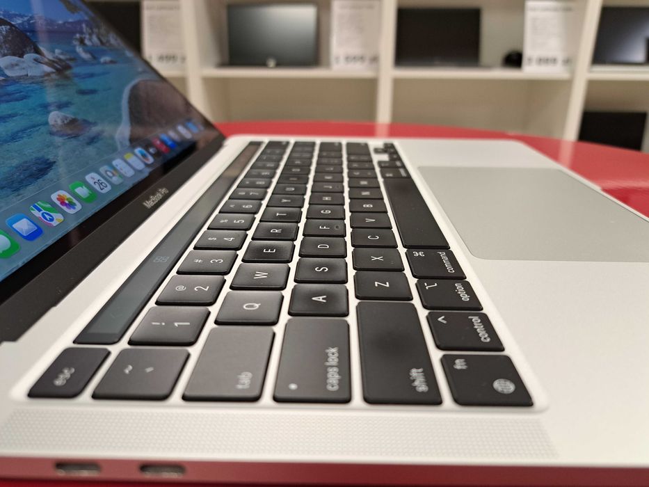 Laptop Apple Macbook Pro 13" M1 16GB/512SSD Retina MacOS Tahoe 26.1