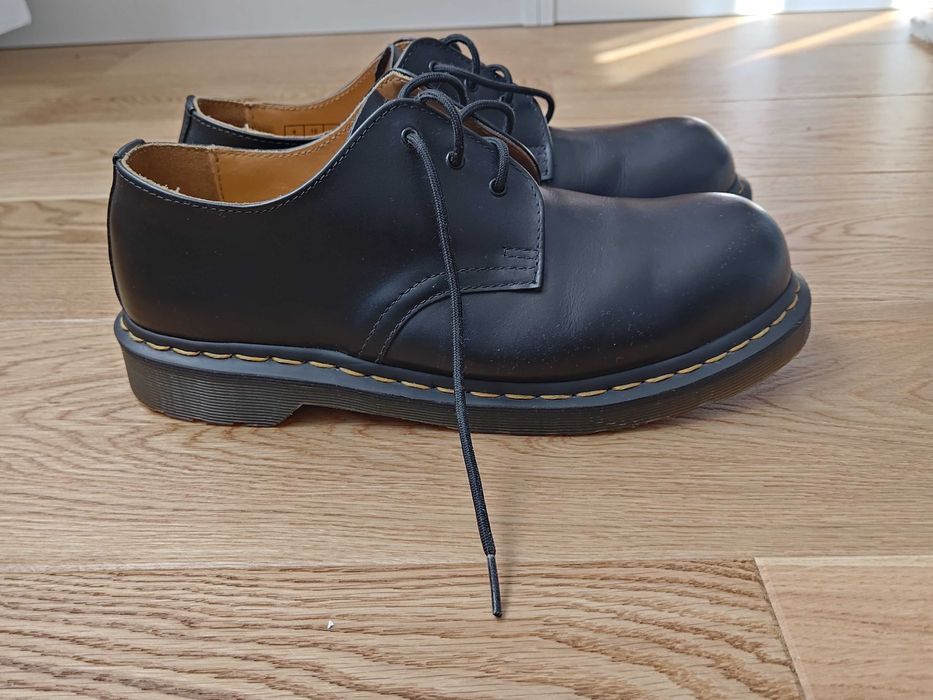 Dr. Martens 1925 rozm. UK 9, EU 43 - niskie glany z blachą