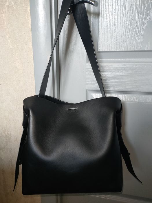 Шкіряна сумка acne studios musubi midi bag (made in italy)