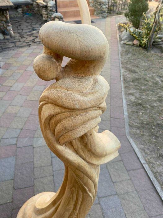 різьблений дубовий стовп до перил