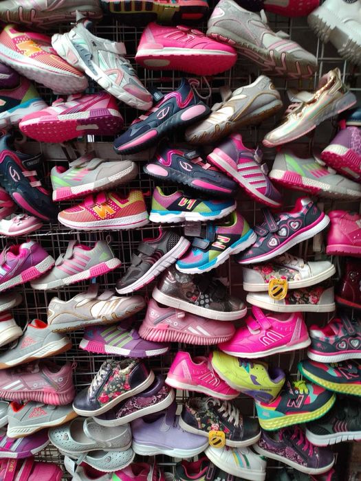 Розпродаж дитячого взуття оптом