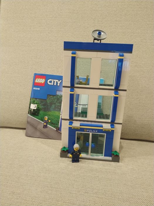 LEGO City 60246 - Esquadra da Polícia