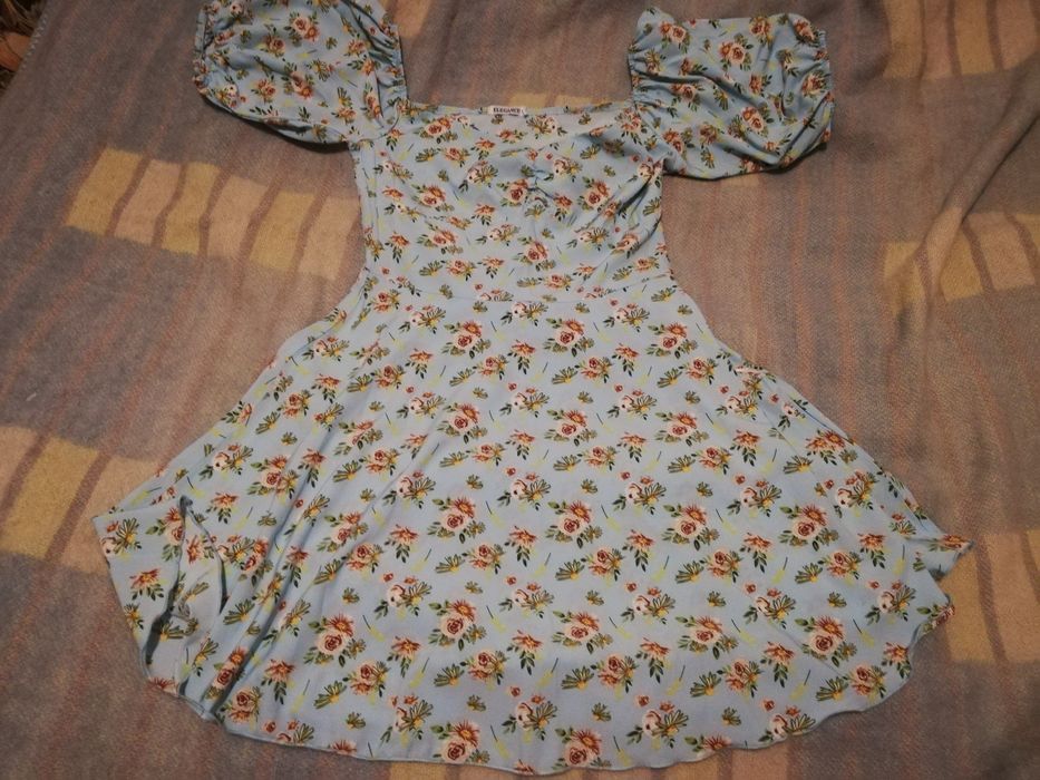 Sale. Сукні нові нарядні. С розмір. Не носи ла взагалі.