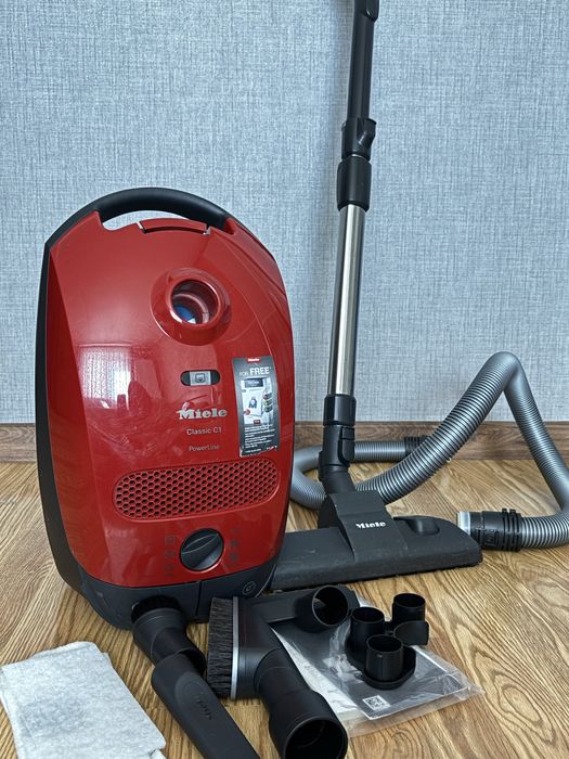 Пылесос Miele Classic C1 PowerLine