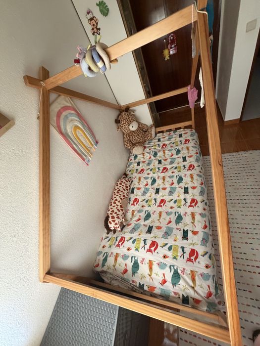 Cama madeira + colchão