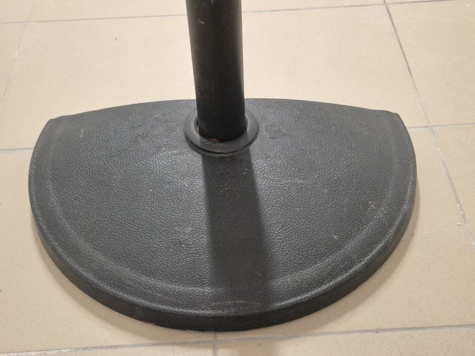 Parasol ogrodowy 1\2 z podstawą