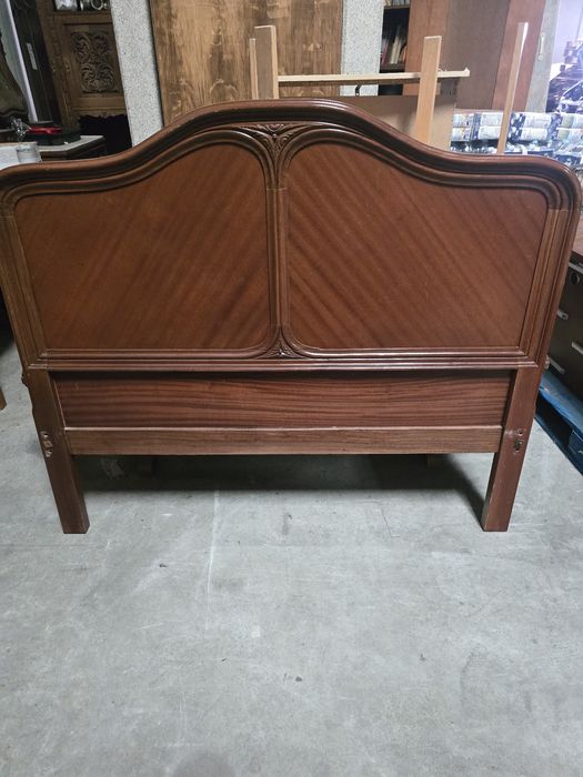 Cama casal sem colchão 1,60 por 2m