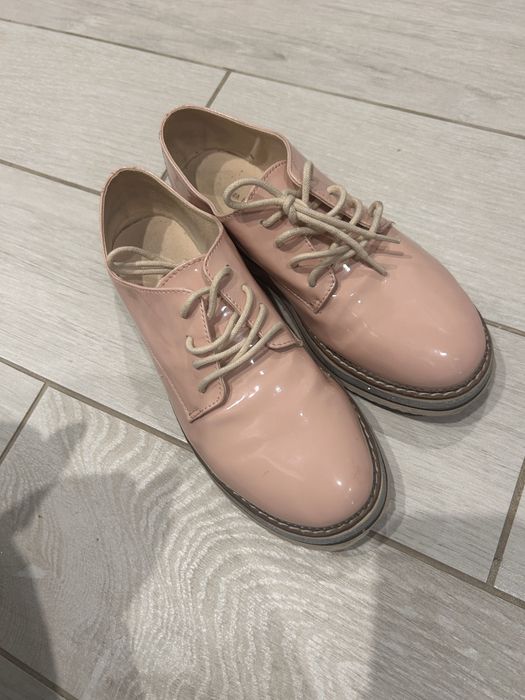 Лофери , туфлі на шнурках Zara