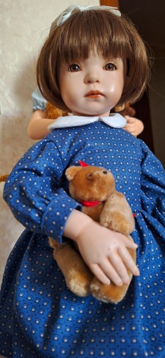 Коллекционная фарфоровая кукла