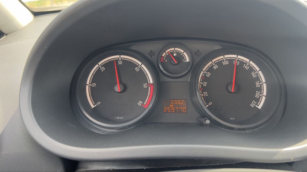Opel corsa D 1.3 cdti comercial