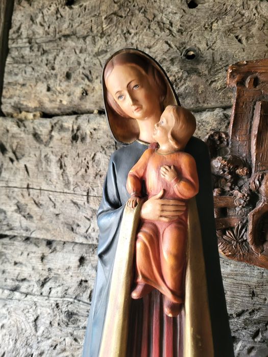 Piękna figura Matki Bożej Maryja z dzieciątkiem Jezus