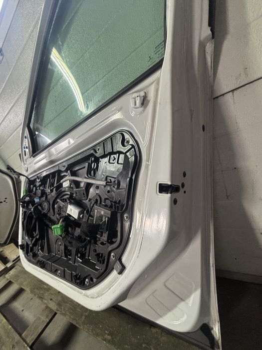 Volvo V40 drzwi prawe przod/tyl Biale  2015r