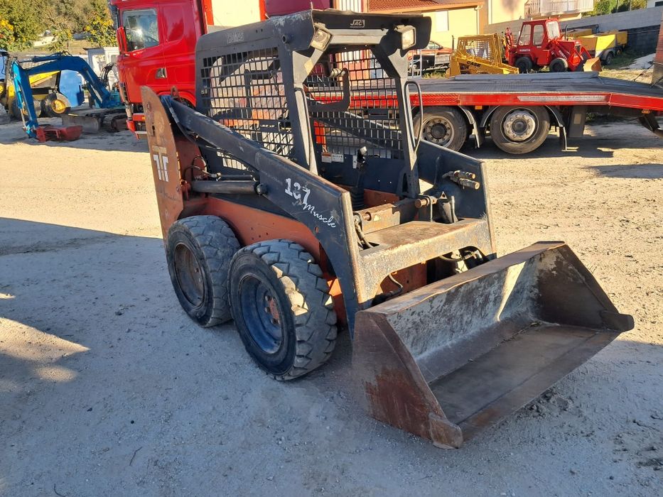 Vendo bobekat THOMAS com motor kobota com matricula