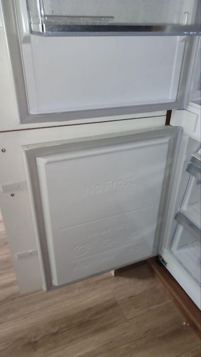 Samsung  холодильник встраиваемый  как новый