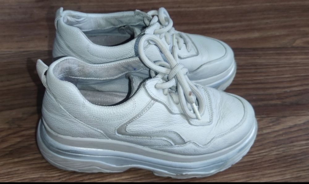 Продаються жіночі кросівки Nike, N, Regatta та інші