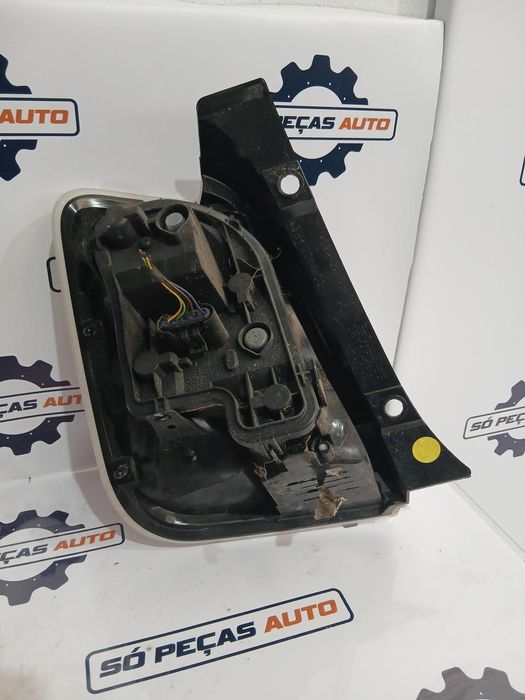FAROLIM DIREITO BRANCO FIAT 500 312 1.2 12V 2007-2015 ANO: 2010