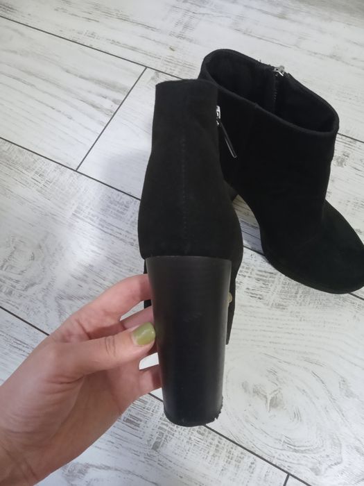 Ботильйони 

H&M

38 розмір